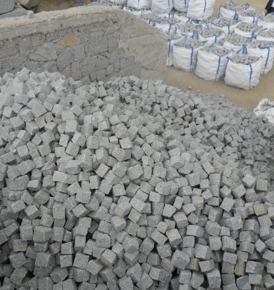 8x10x10 cm Granite Cobblestone